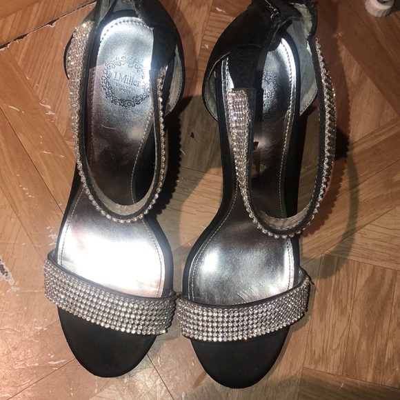 Heels - Picture 2 of 4